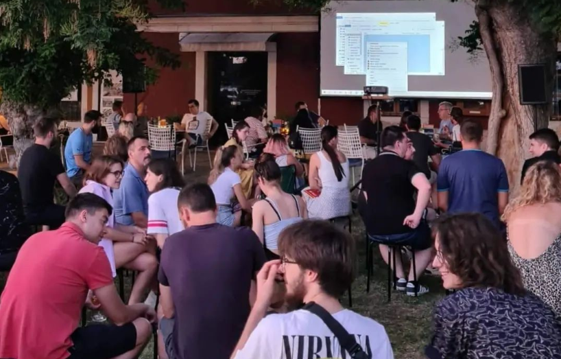 Novi pub kviz na travnjaku Azimuta napravili su Pauci i pokoji im prijatelj