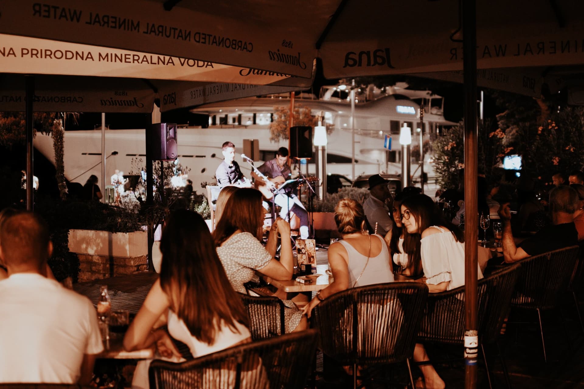 Ne propustite večeras veliki koncert Sinova na terasi ispred hotela Jadran!