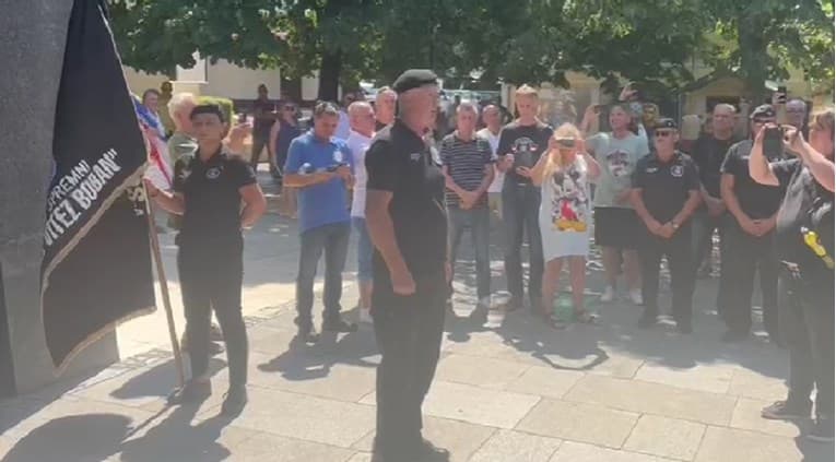 Članovi udruge 9. bojne HOS-a u Kninu ponovno uzvikivali 'Za dom spremni' 