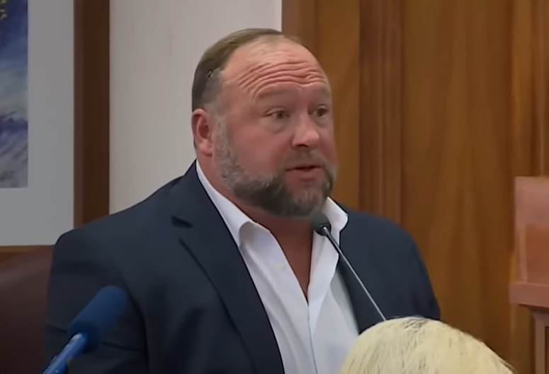 Američki teoretičar zavjere Alex Jones mora platiti 45,2 milijuna dolara odštete 