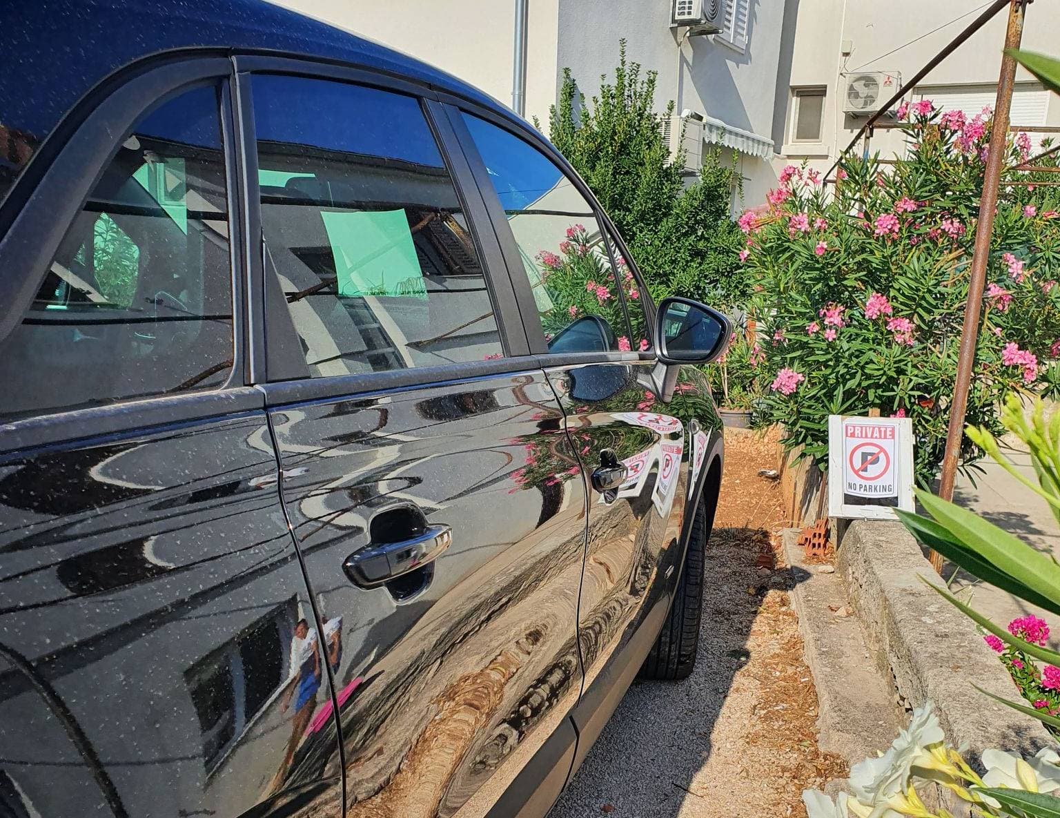 Parkirao na privatnom posjedu u Murteru i otišao na Kornate, policija: 'Nema elemenata za postupanje' 