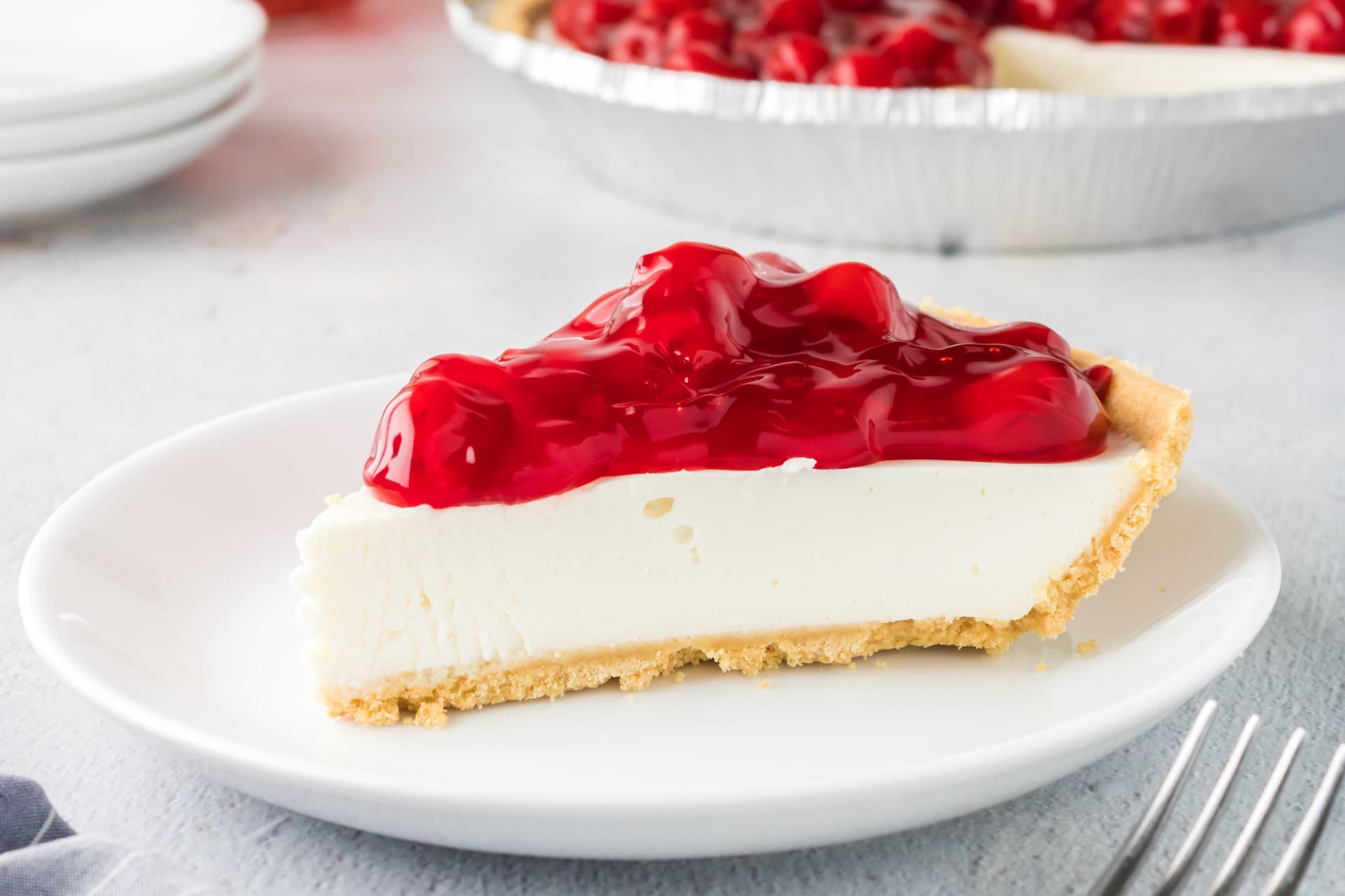 Recept za cheesecake s malinama i bijelom čokoladom gotov u 15 minuta