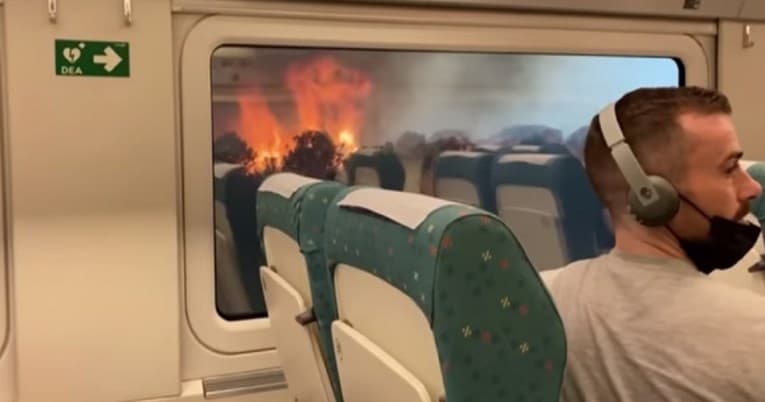 Putnici iz gorućeg vlaka bježali kroz prozore, 20 ih zadobilo opekline