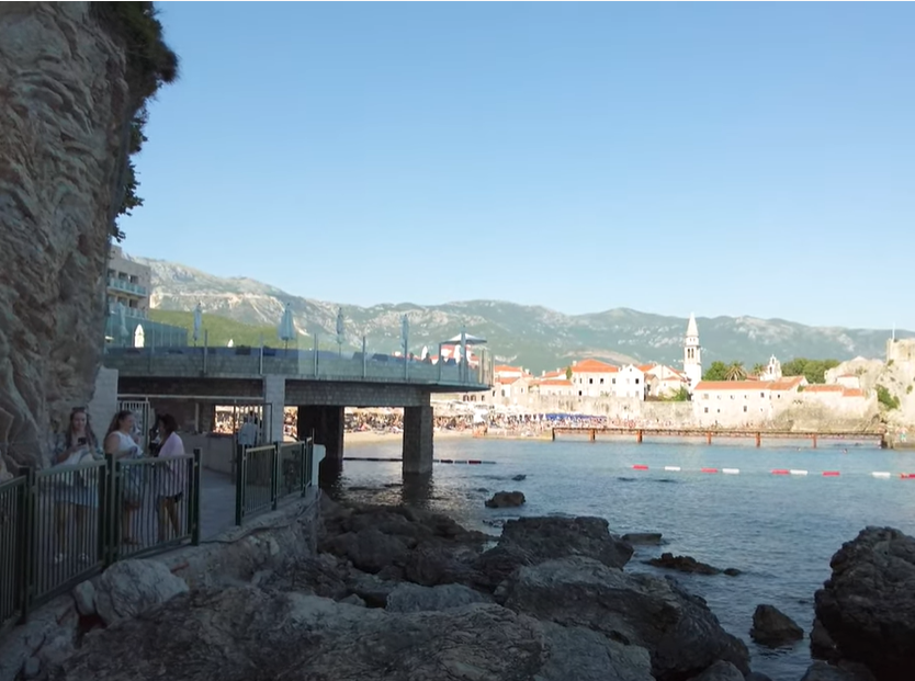 U hotelu u Budvi otrovalo se 96 ljudi, među njima i hrvatski turisti 