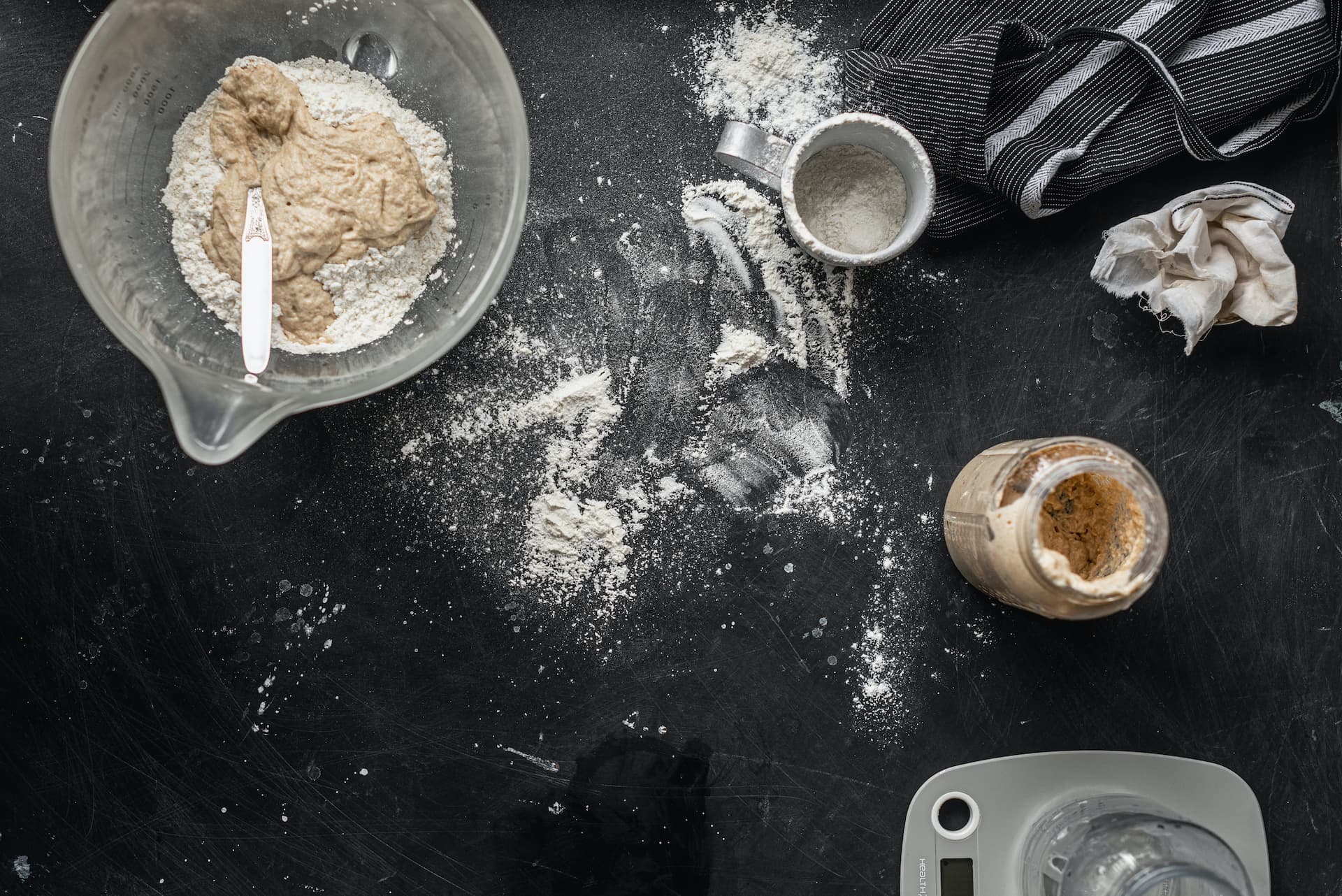 Recept za kolač 'na čaše' s jabukama, grizom i orasima