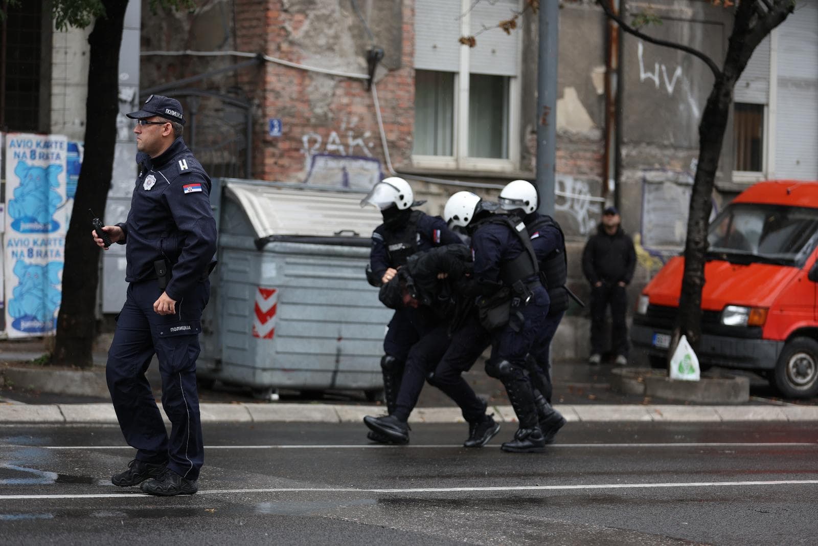 Novi incident uoči Pridea u Beogradu: Desničar udarao djevojke šakom u glavu 