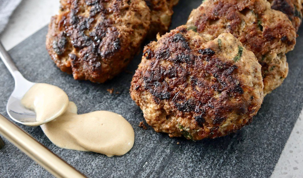 Originalni hamburger koji se ne jede u pecivu