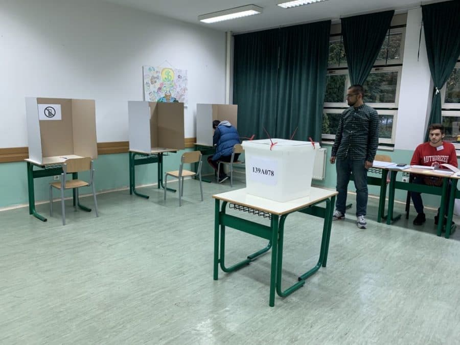 Incidenti u BiH: Unaprijed popunjeni listići, promatrač dobio šakom u glavu… 