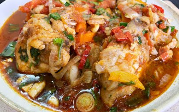 Recept za piletinu u gustom umaku od kapule i pomidora