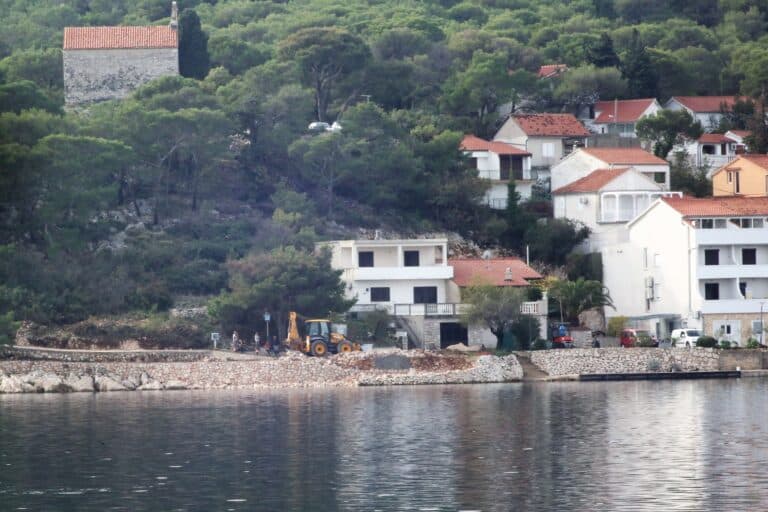 Načelnik Jareb o radovima na Andriji: 'Na šetnicu dolaze suhozidi, a ona ostaje jednako široka'