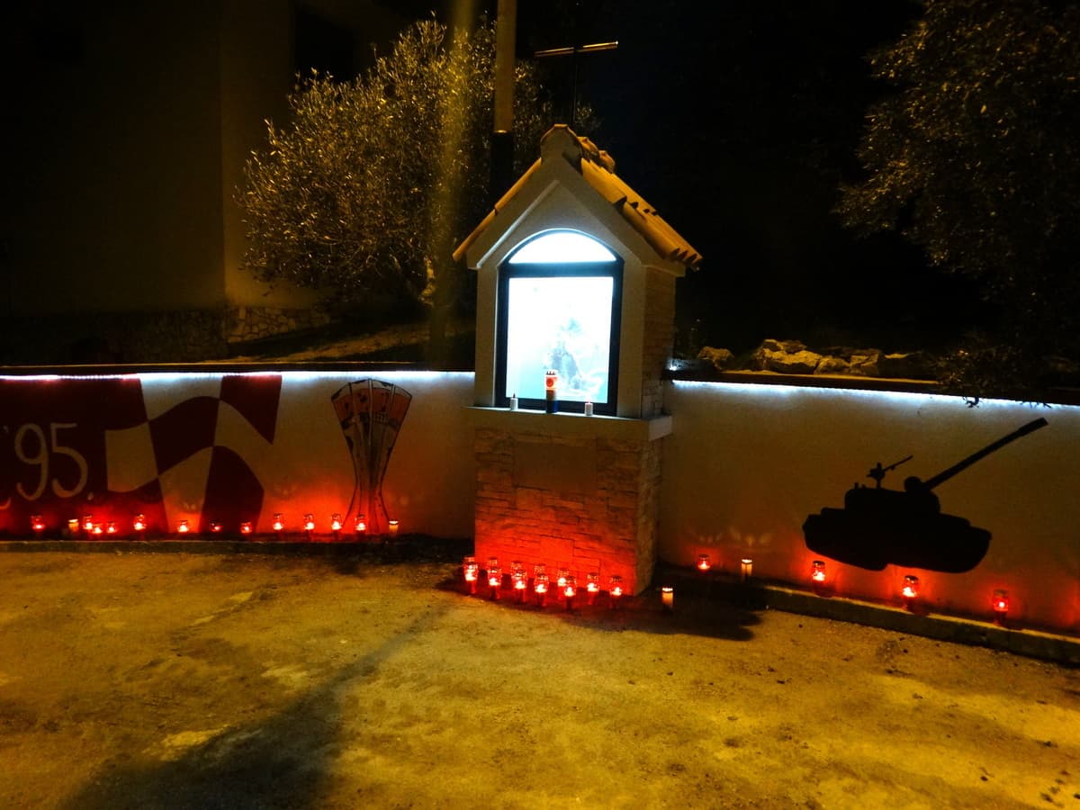Vukšić upalio svijeće za Škabrnju i Vukovar