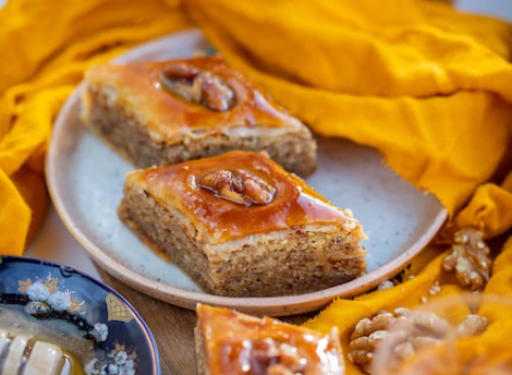 Recept za baklavu s bademima ili orasima i grožđicama 