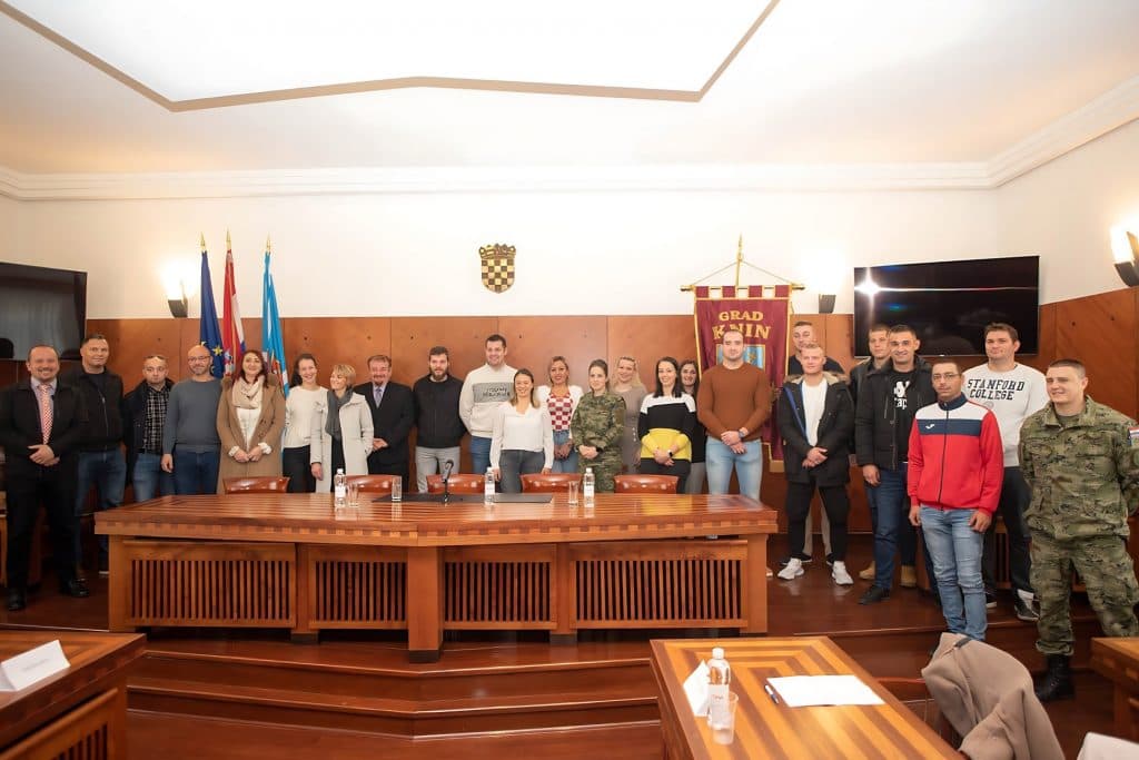 Grad Knin mladim obiteljima dodijelio pola milijuna kuna