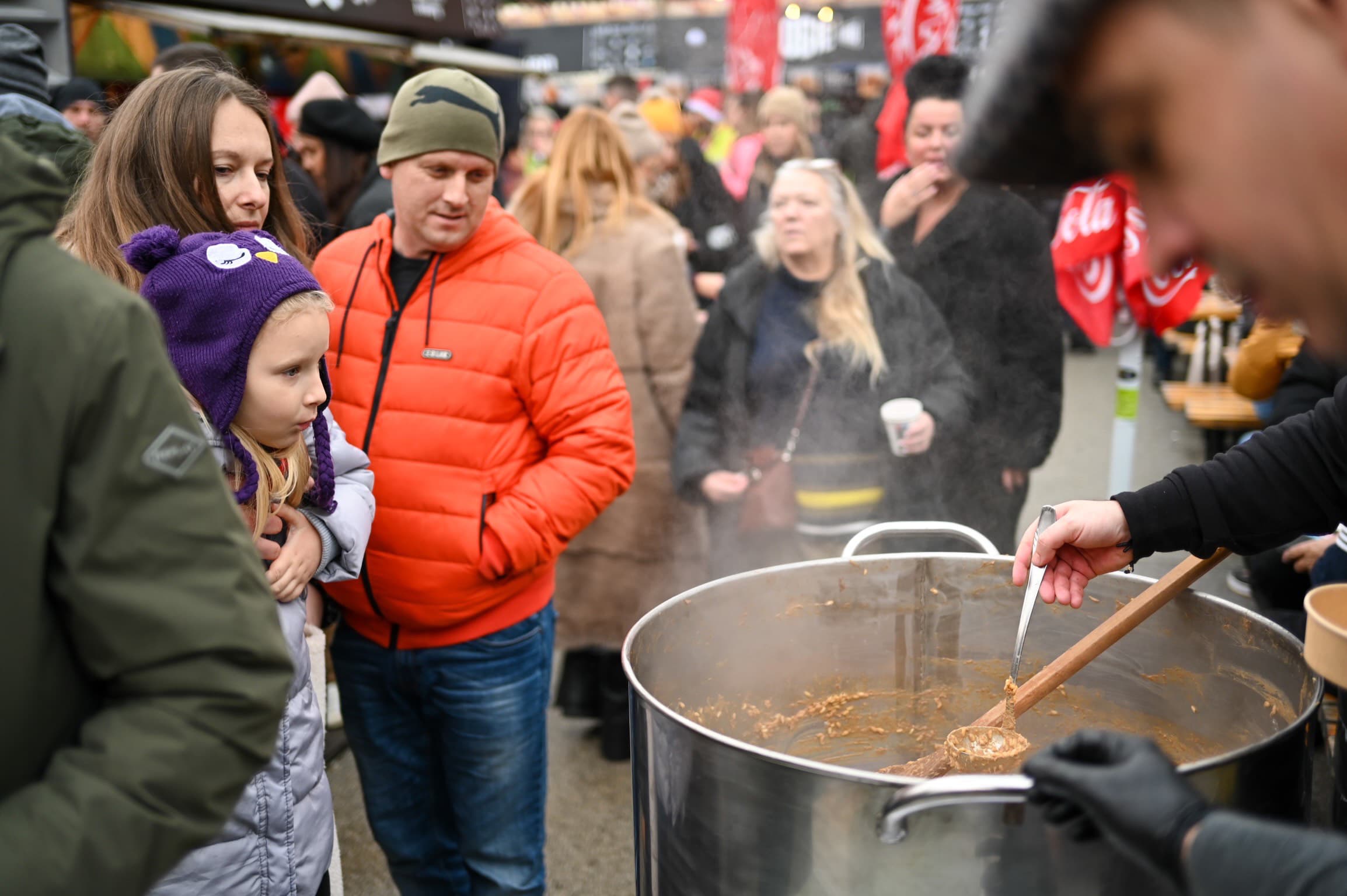 Skradinjani na zagrebačkom Adventu 12 sati kuhali tradicionalni skradinski rižot'