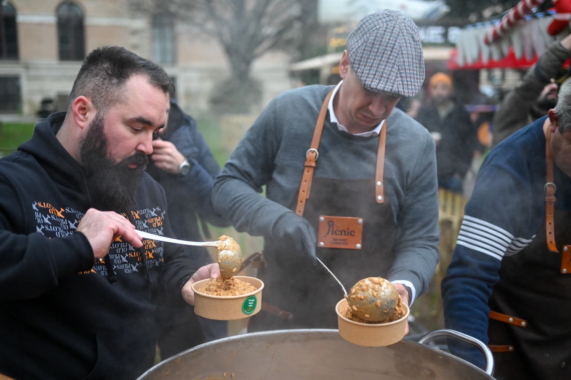 Skradinjani na zagrebačkom Adventu 12 sati kuhali tradicionalni skradinski rižot'