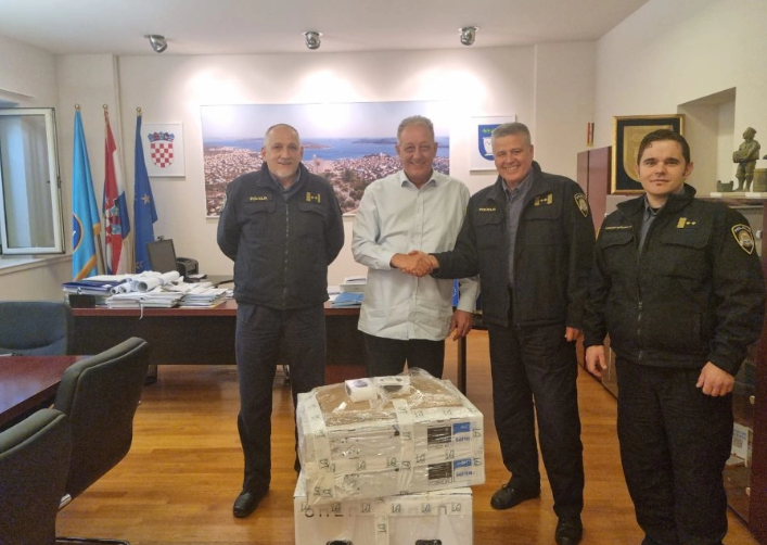 Grad Vodice donirao informatičku opremu Policijskoj postaji Vodice 