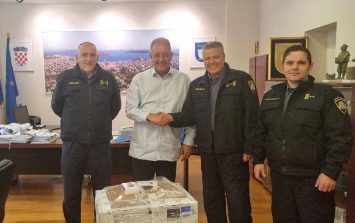 Policijskoj postaji Vodice uručena vrijedna informatička oprema