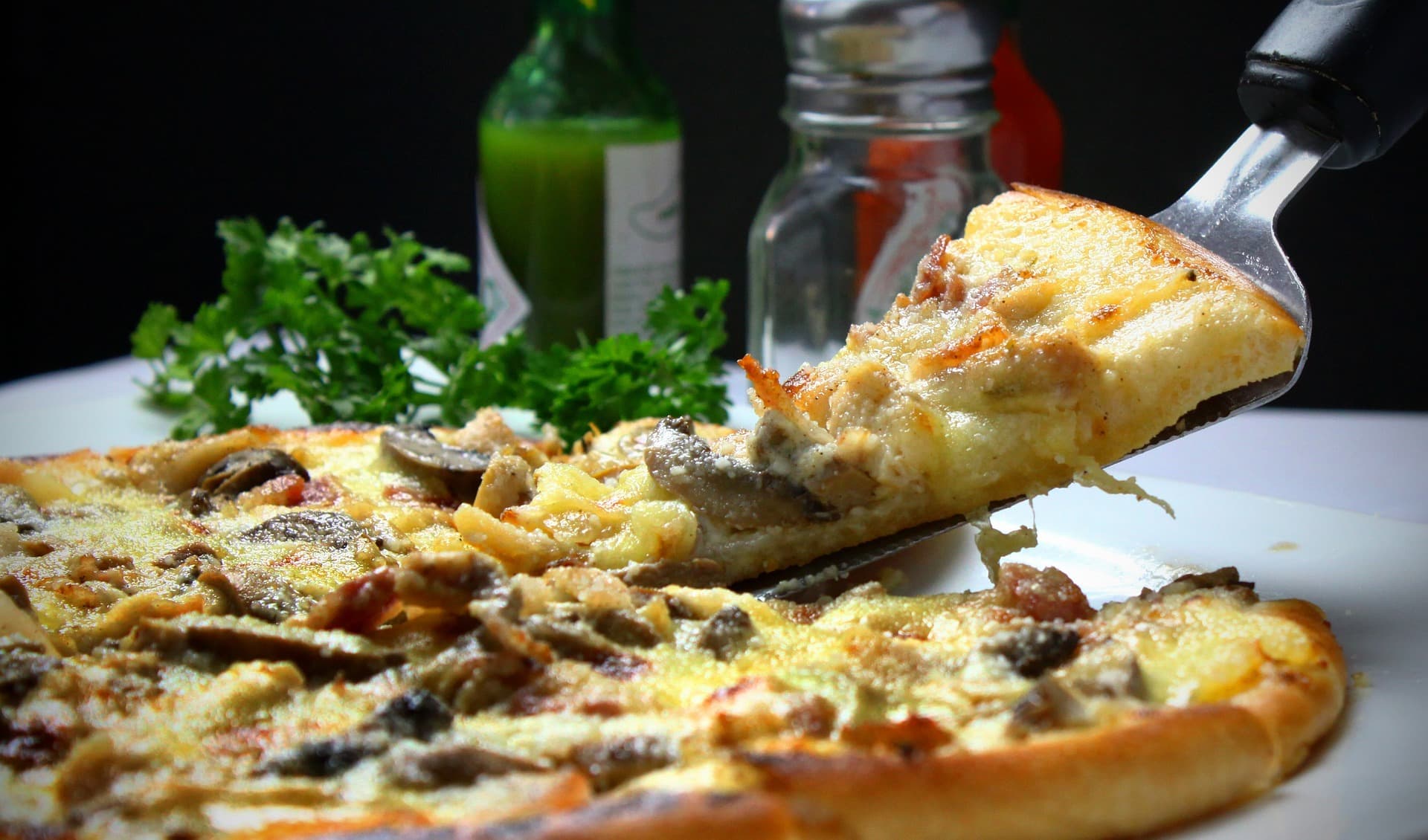 Omiljeni zalogaj gotov za 10 minuta: Recept za pizzu koja se radi u tavi