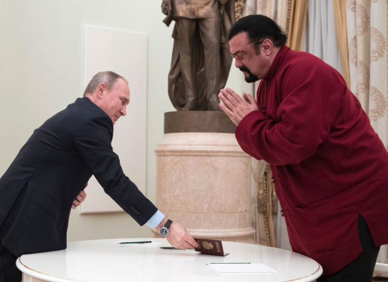 Kung fu ili što već: Vladimir Putin odlikovao Stevena Seagala