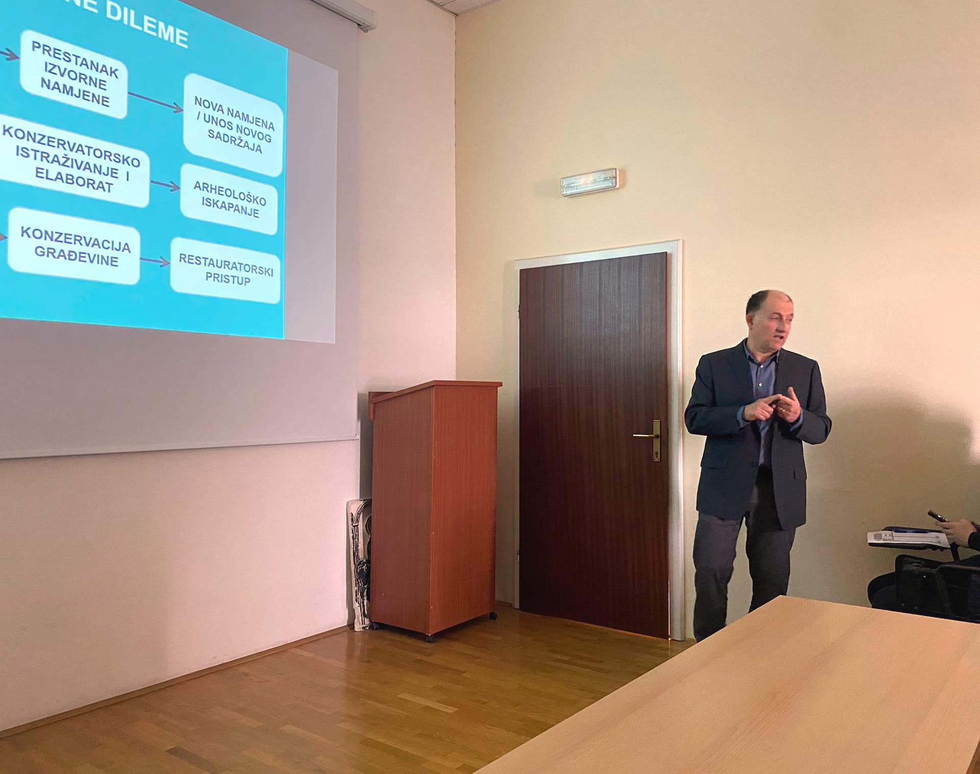 Dr.sc. Ivo Glavaš studentima u Zadru predavao o šibenska Četiri bunara
