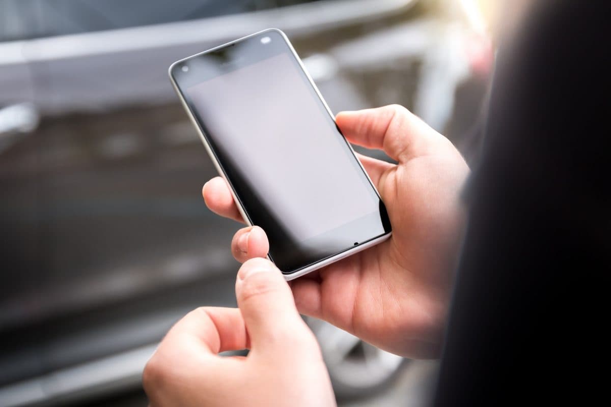 Ovaj špijunski softver zarazi telefon bez iti jednog klika