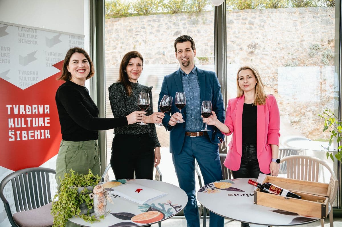 Tvrđava kulture i Vinoplod Vinarija nastavljaju partnerstvo: Potpisan ugovor na Tvrđavi Barone!