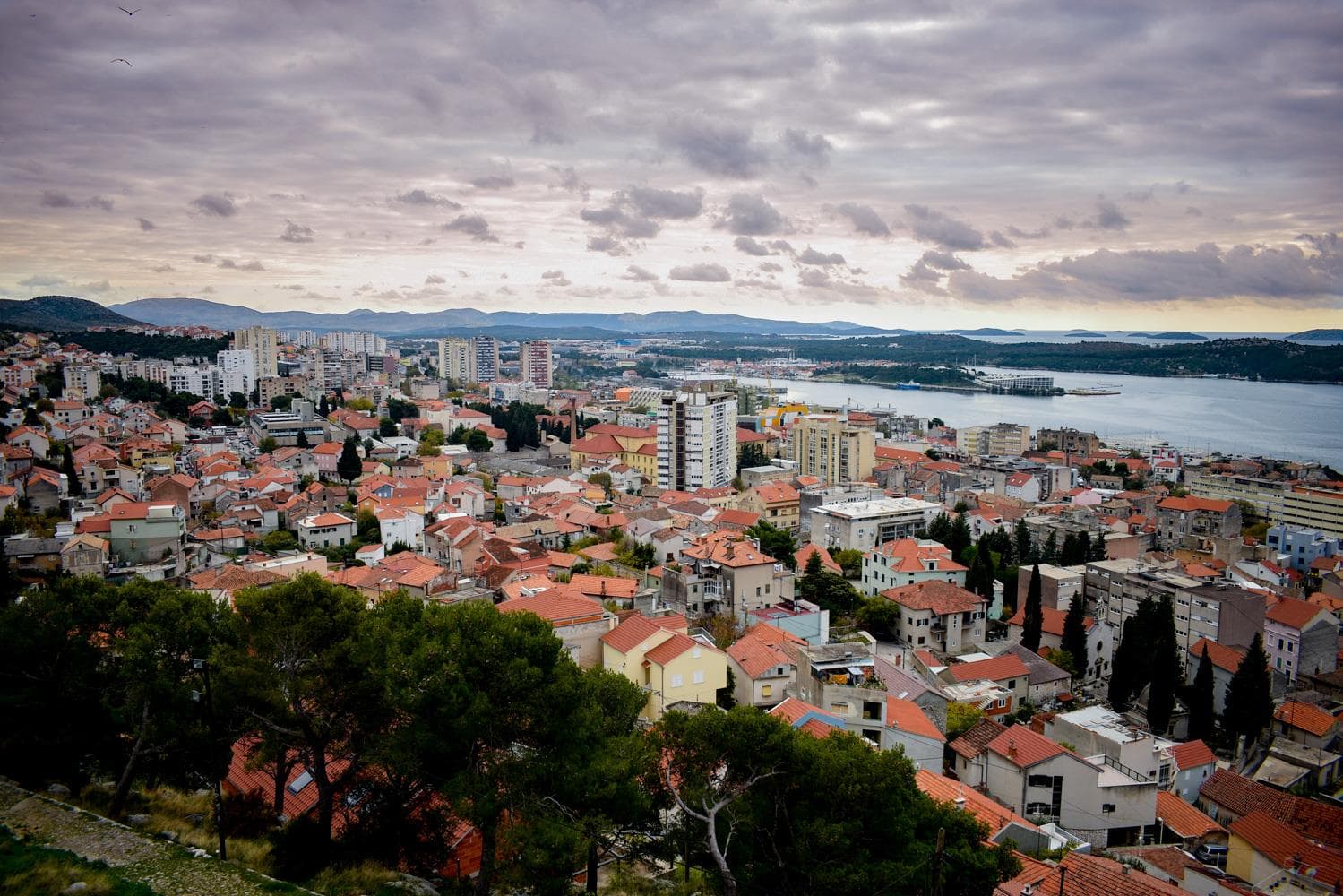 Oblačno sa sunčanim razdobljima