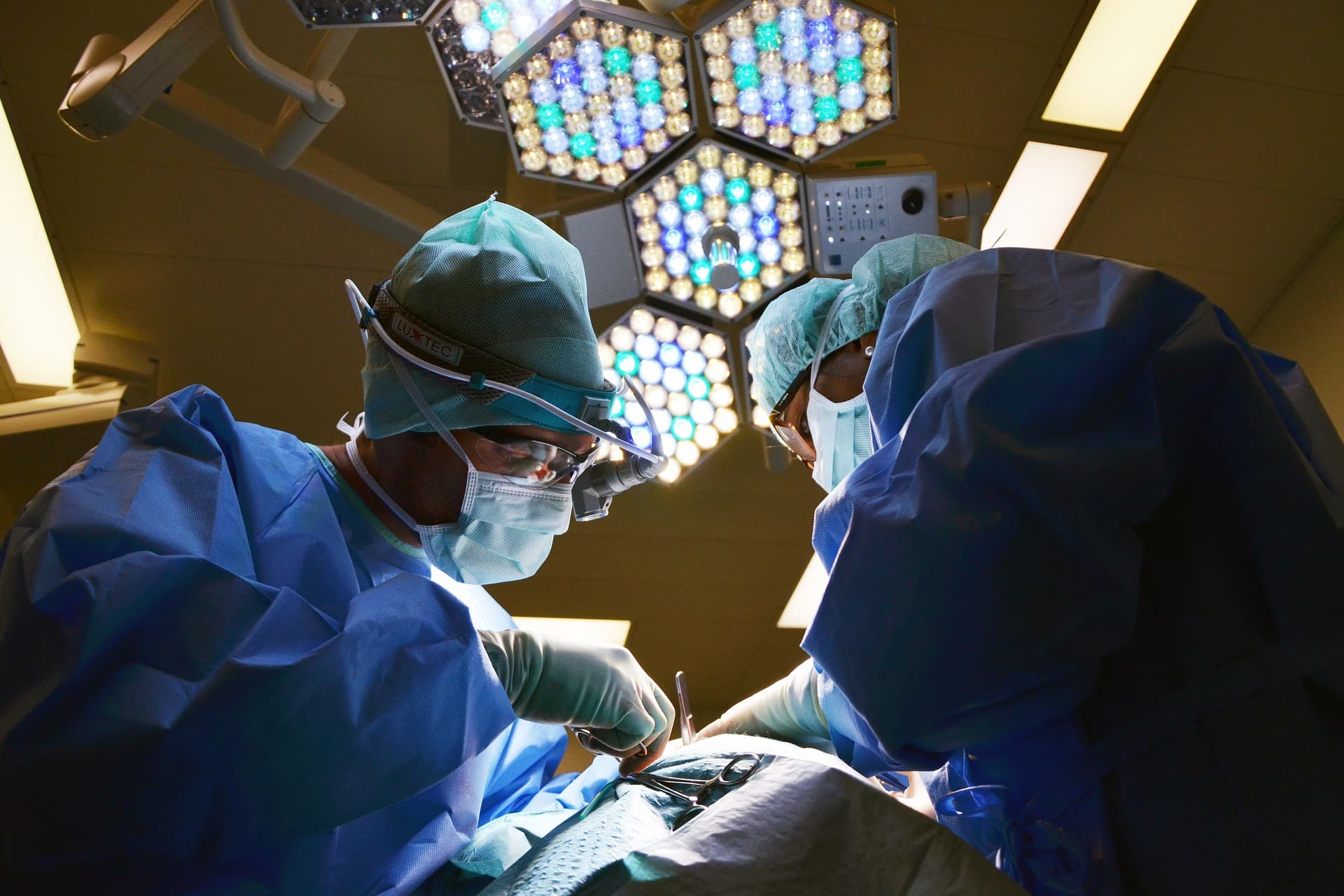 Mladi liječnici žele kraj robovlasničkim ugovorima nakon specijalizacije