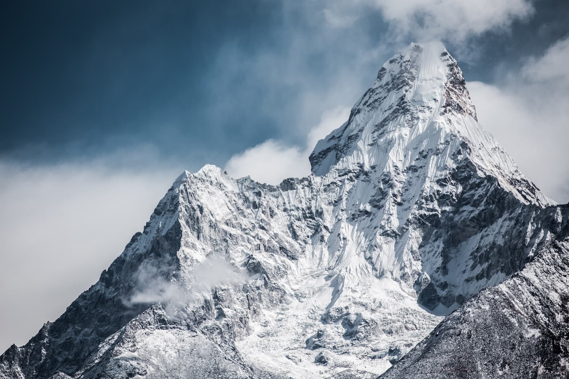 Prva smrt stranca ove sezone na Everestu. Život izgubio 69-godišnji Amerikanac