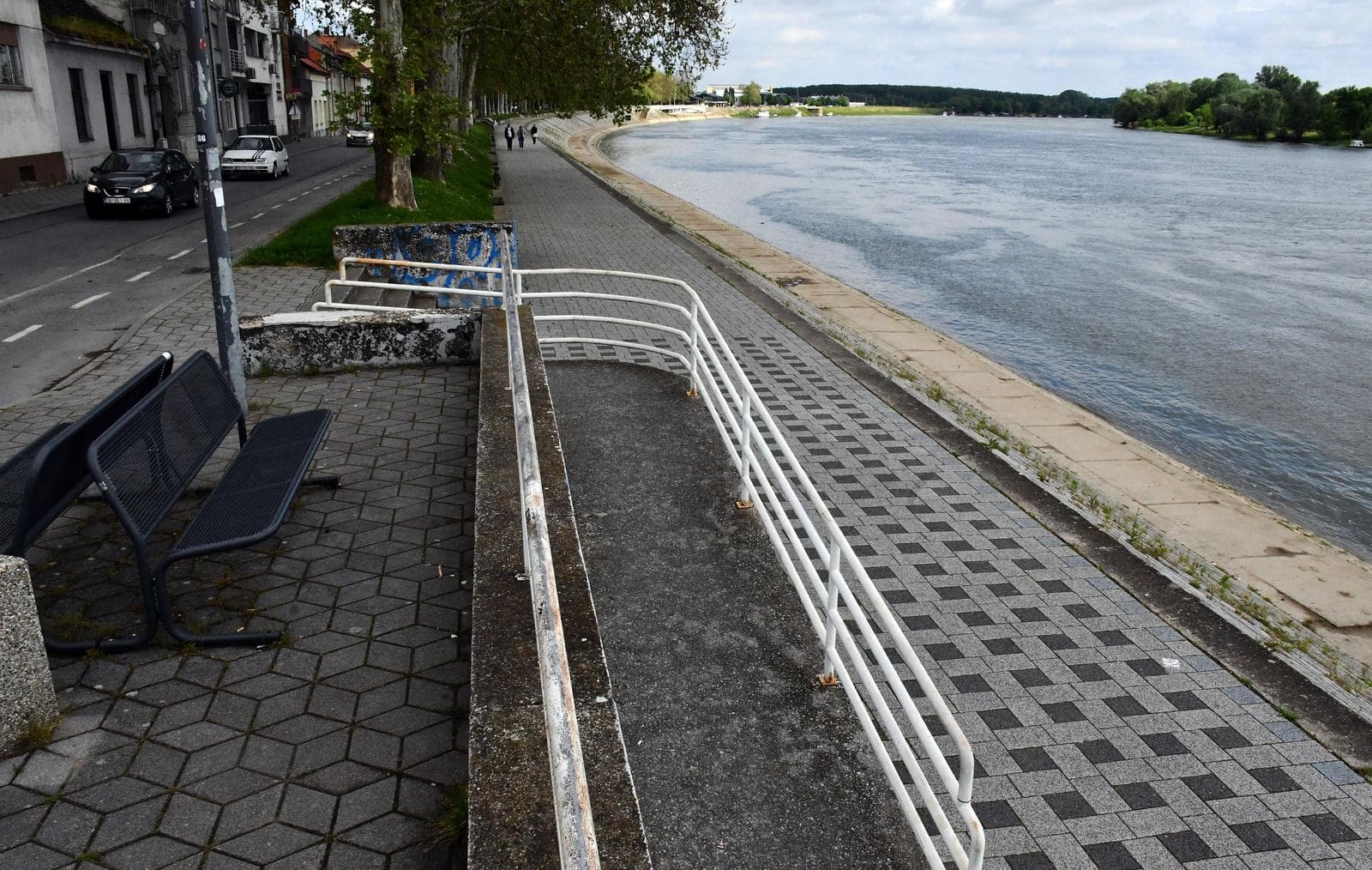 Vojnik u Slavonskom Brodu spasio od utapanja muškarca u invalidskim kolicima