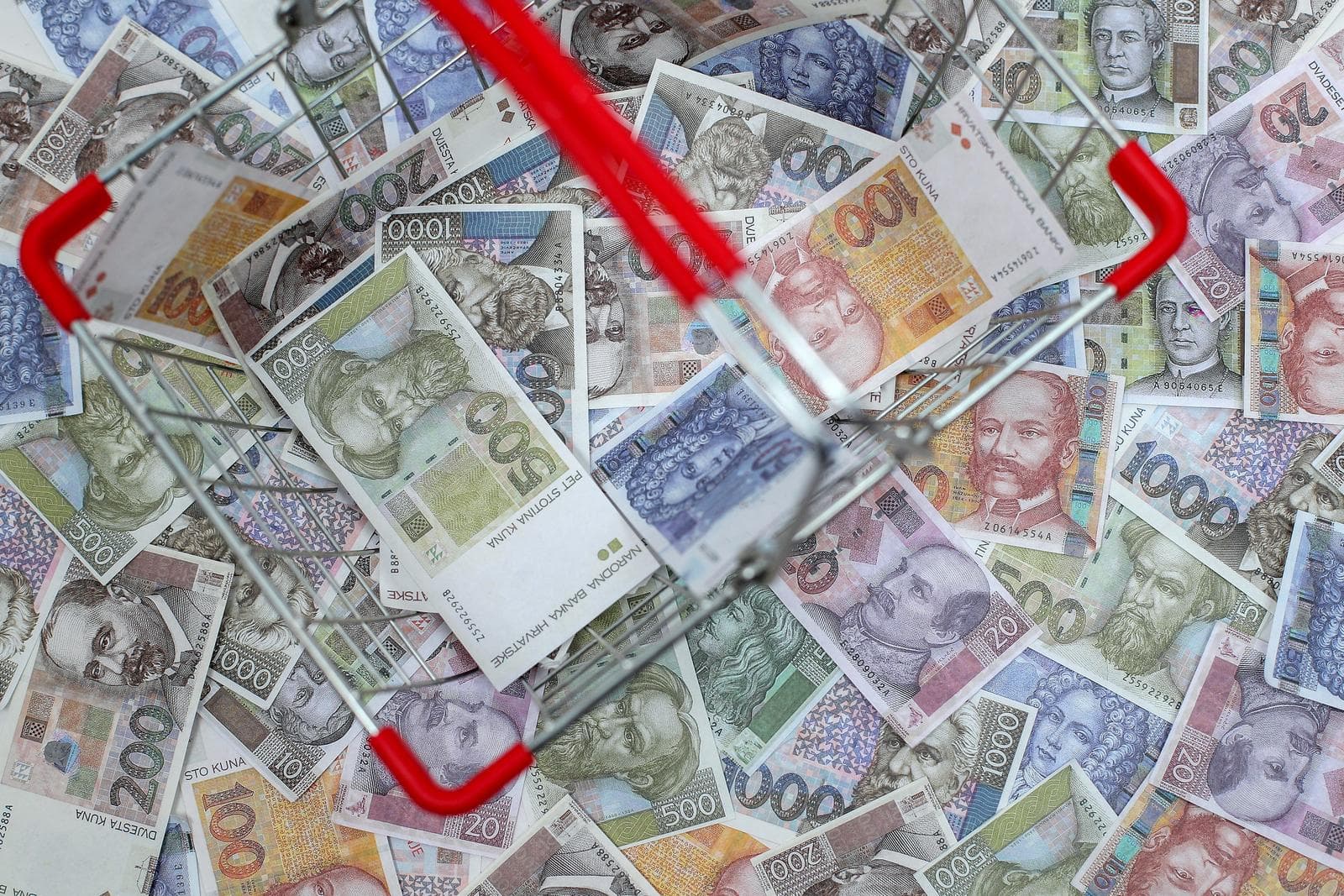 Hrvati kod kuće još uvijek čuvaju gotovo 6 milijardi kuna 