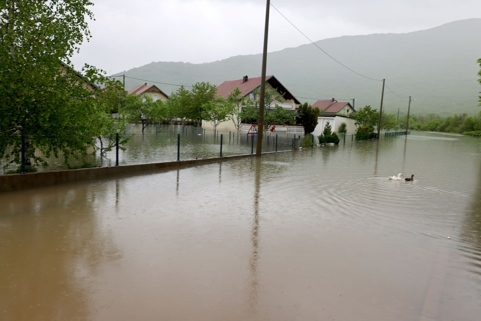 Situacija u poplavljenom Gračacu je ozbiljna