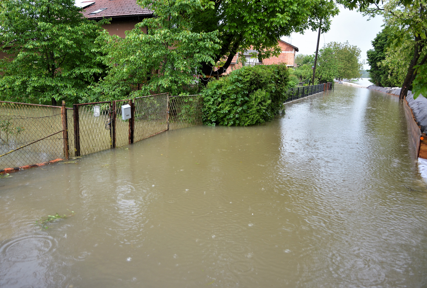 Borba s poplavama: Najteže u Karlovcu i Hrvatskoj Kostajnici  