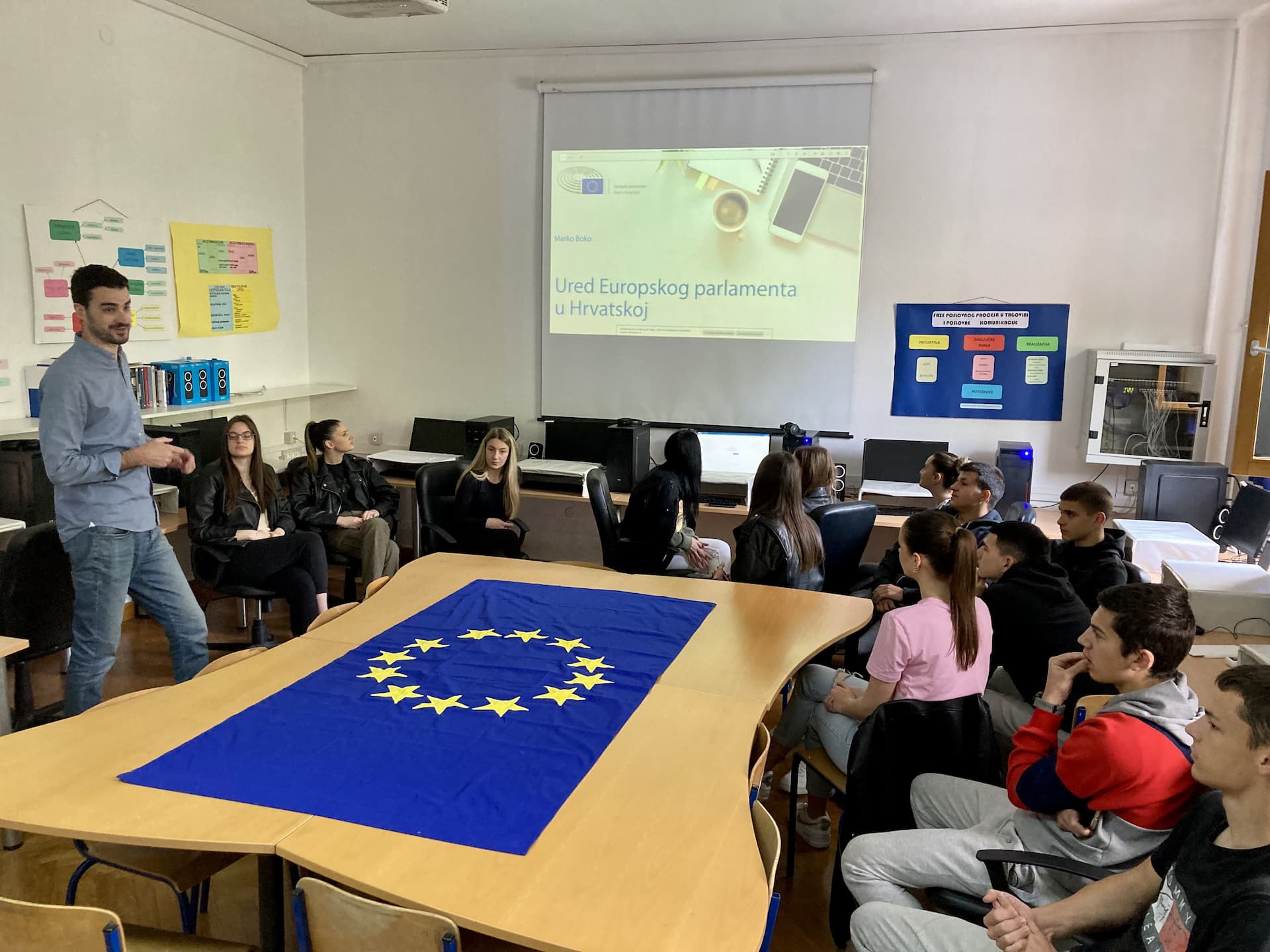 Predstavnik Europskog parlamenta u Hrvatskoj Marko Boko posjetio Srednju školu Ivana Meštrovića Drniš 