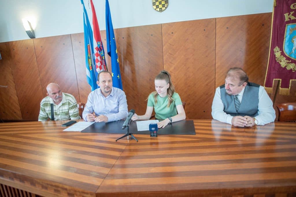 Grad Knin dodijelio nove stipendije za učenike i studente