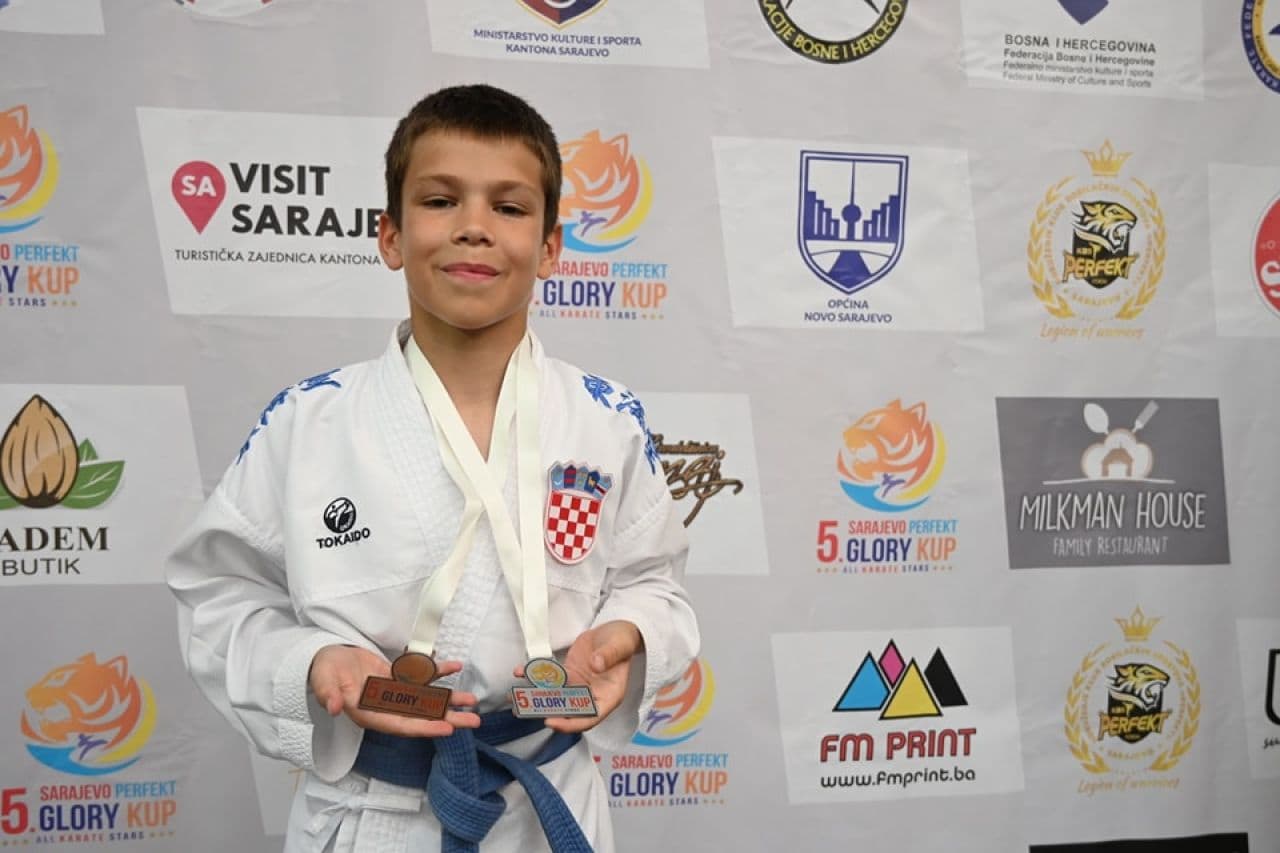 Nove medalje iz Sarajeva za karate školu Tisno