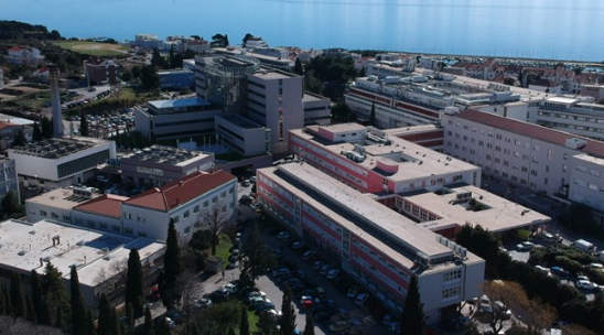 KBC Split: U Trogiru upucani muškarac stabilno, ali s teškim ozljedama