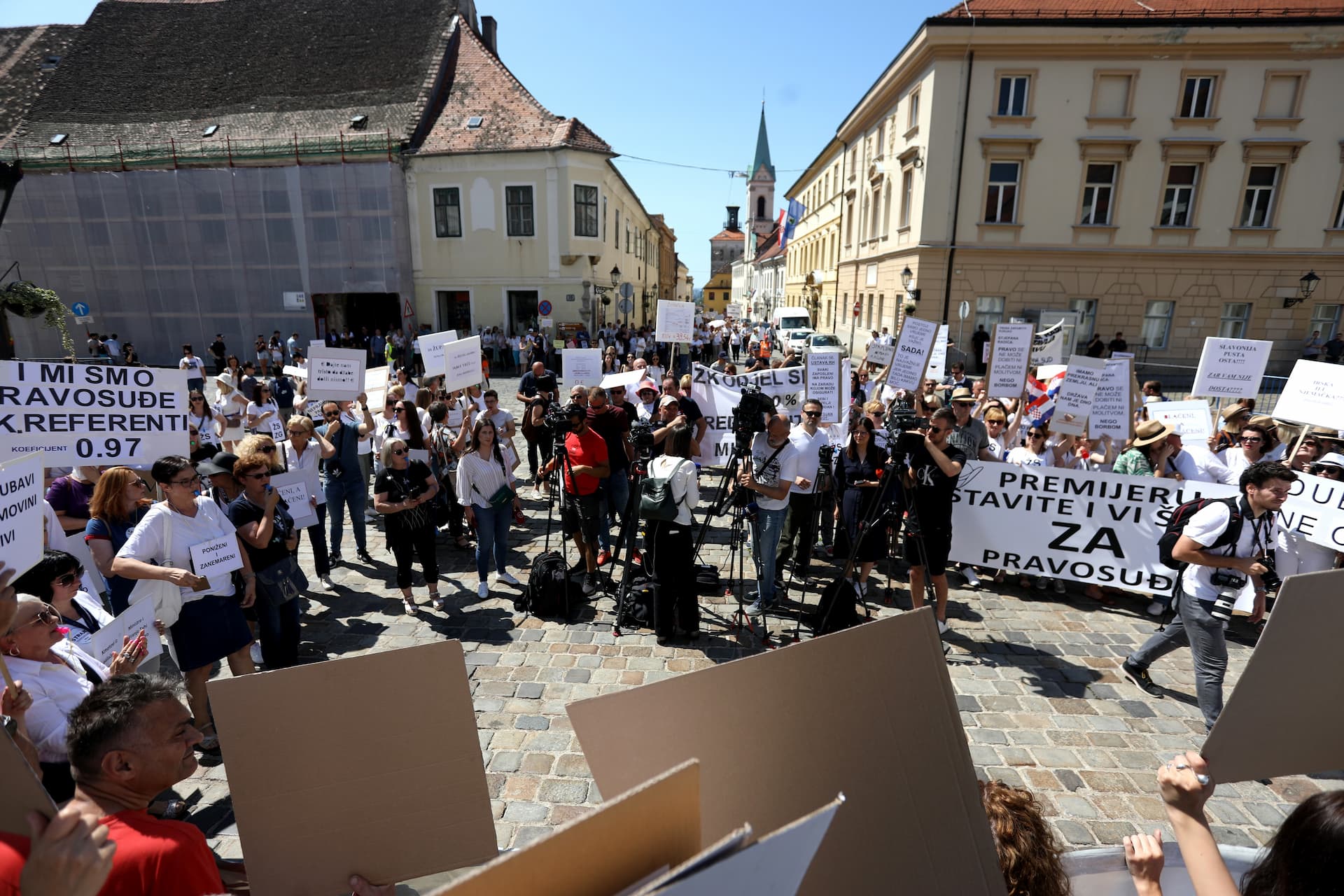Prosvjed pravosudnih službenika: 'Ministre Malenica podnesite ostavku'