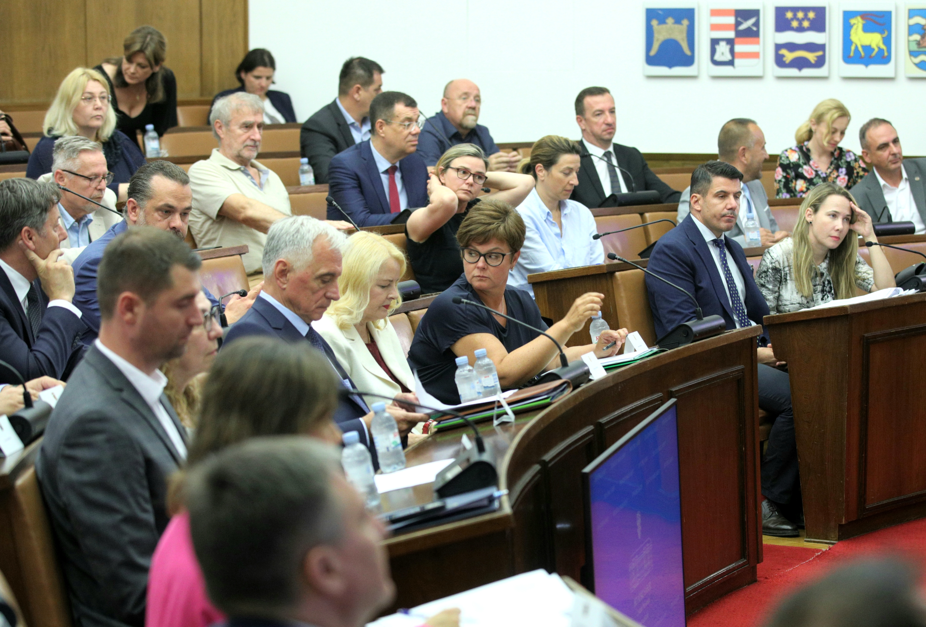 Oporba satima ispitivala tko je najviše profitirao od preprodaje plina
