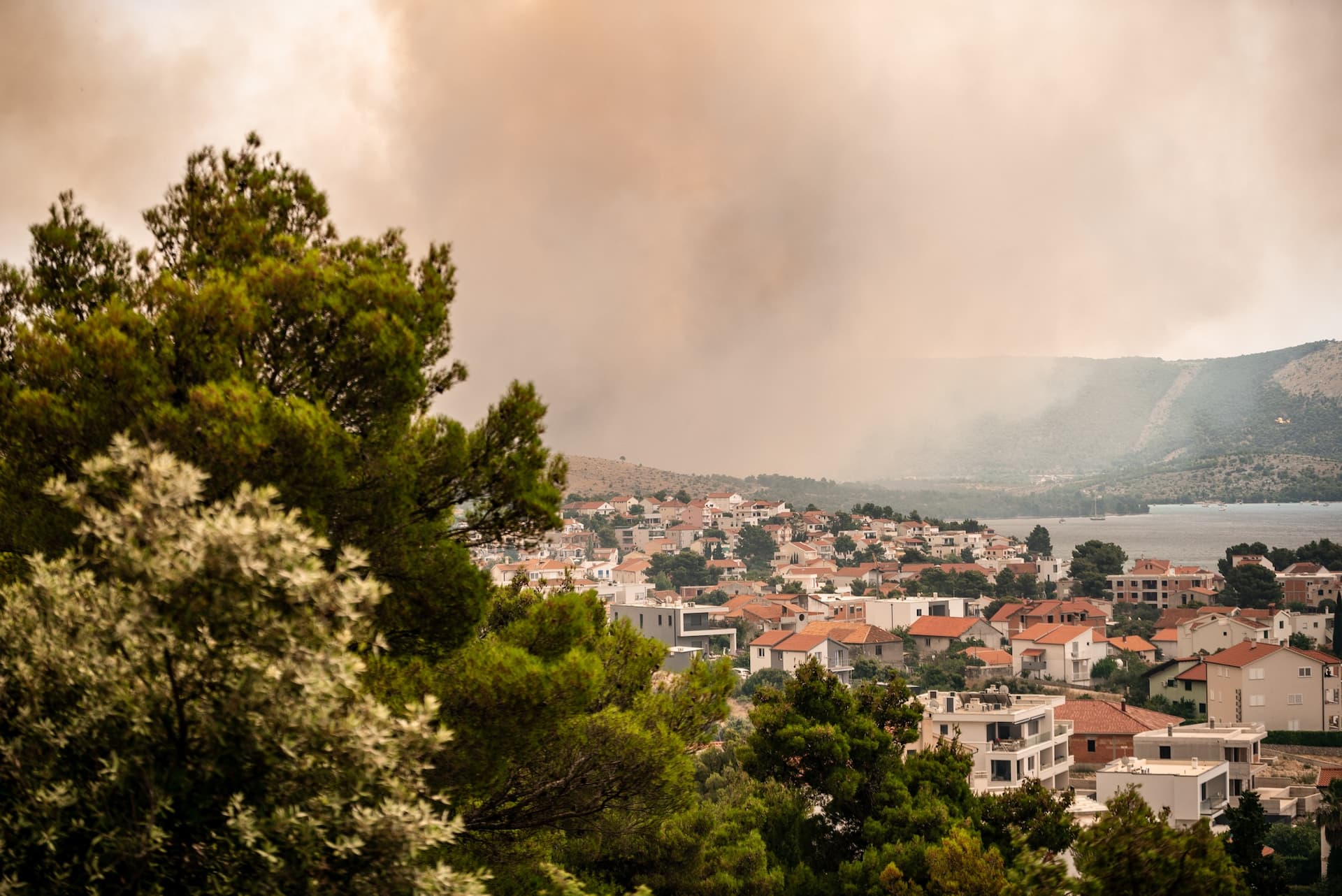 HACZ: Korištenje dronova na opožarenim područjima opasno i zabranjeno