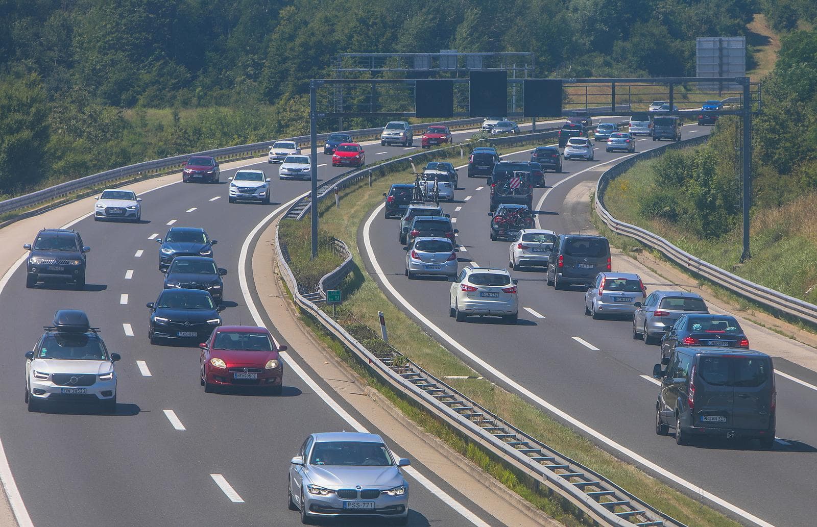 Gužve i zastoji: Kolona na A1 sedam kilometara, promet otežavaju nesreće 