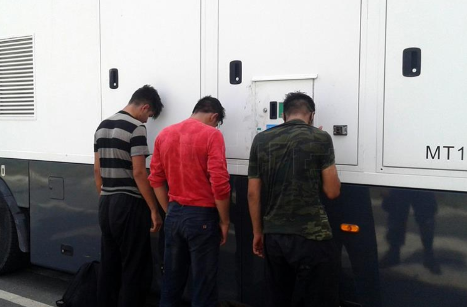 Četvorica krijumčarila migrante, jedan bez vozačke dozvole 