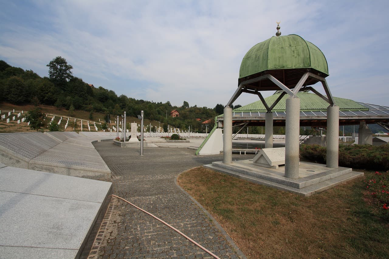 BiH traži srpskog generala odgovornog za genocid u Srebrenici kojem već sude u Srbiji