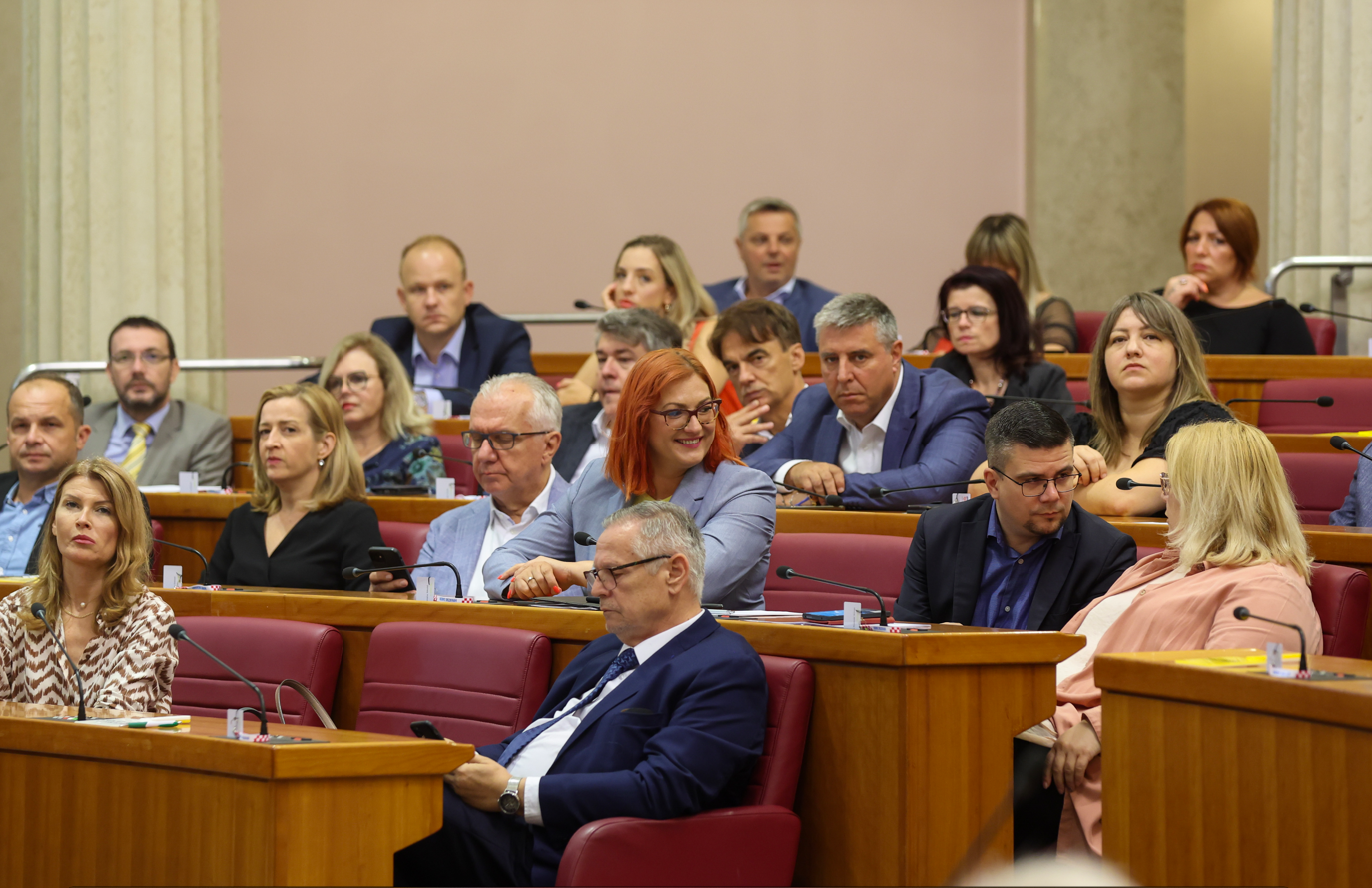 Zastupnički troškovi: Mimo plaće potrošili 705 tisuća eura 
