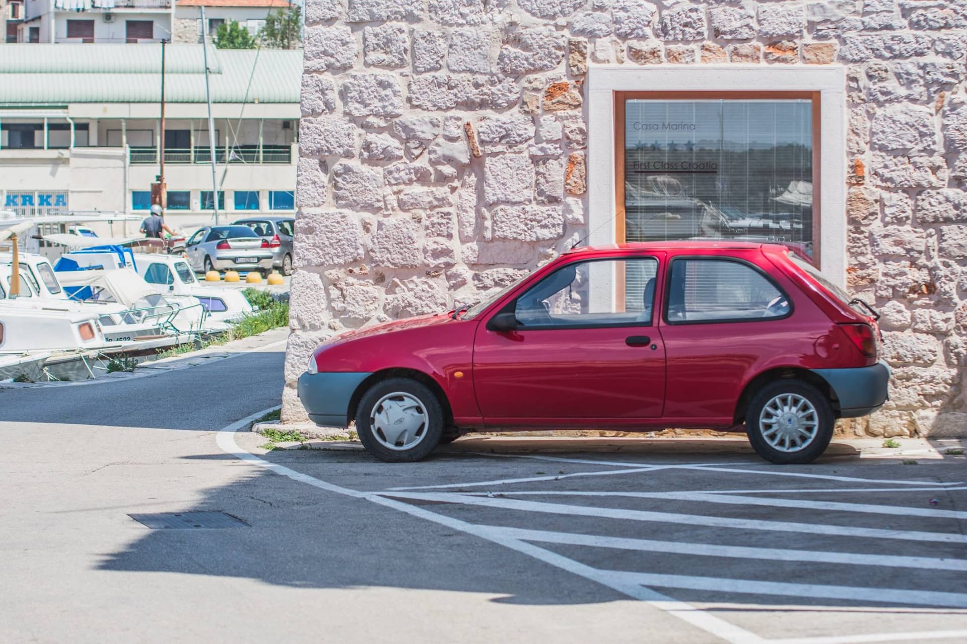 Velike vrućine utječu i na aute: Kočnice, akumulatori i gume u opasnosti