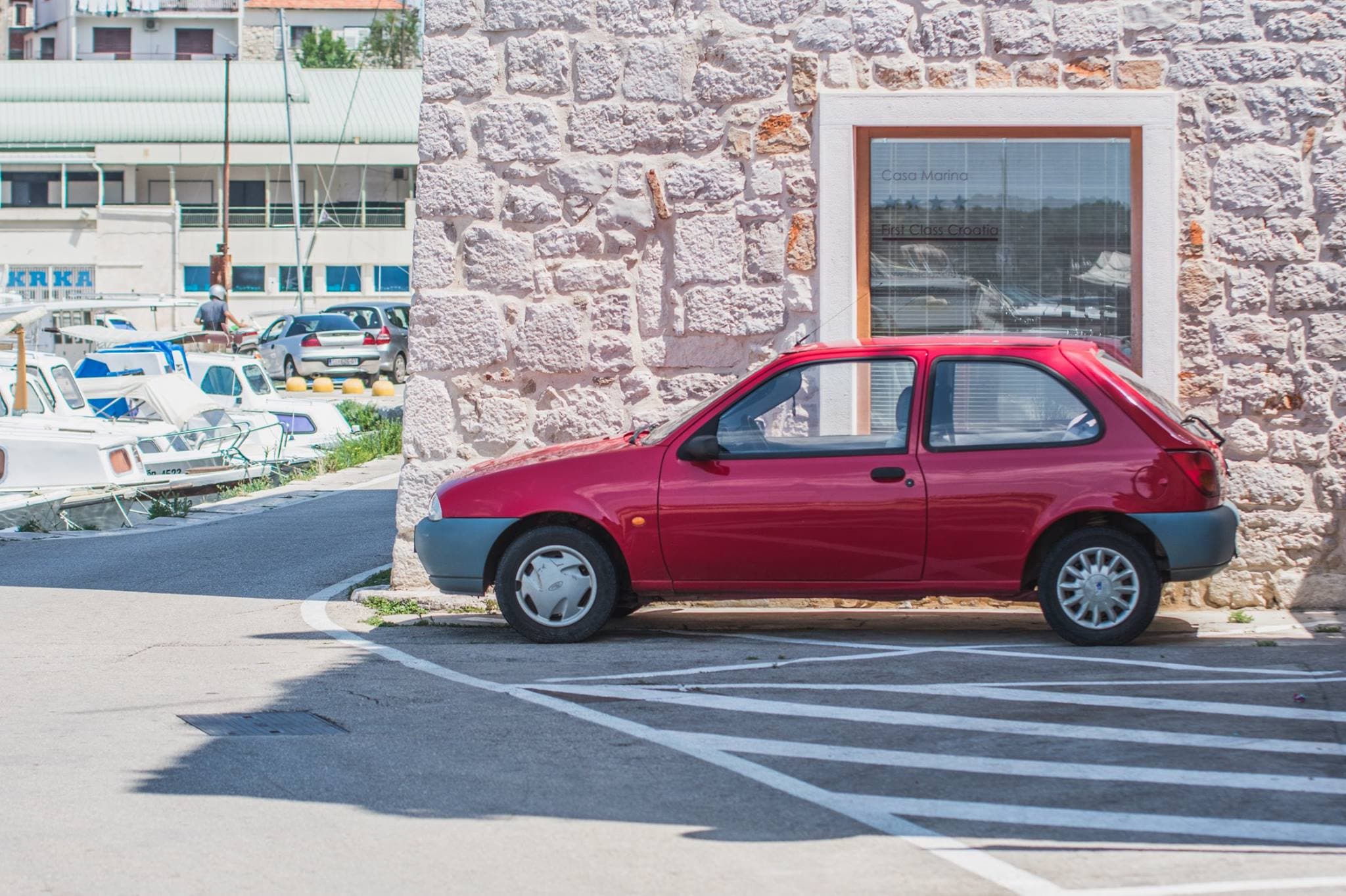Velike vrućine utječu i na aute: Kočnice, akumulatori i gume u opasnosti