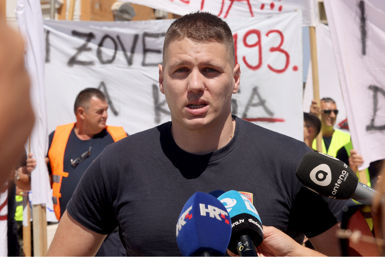 Prosvjedovali zadarski vatrogasci, traže veća prava 