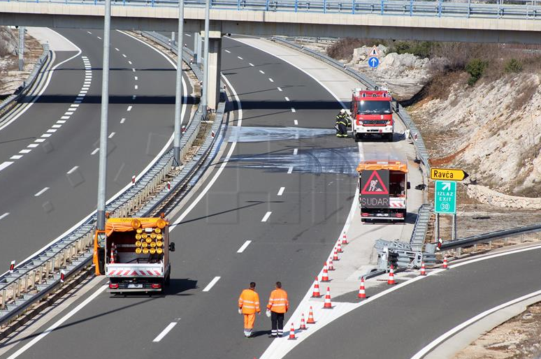 Prometna nesreća na A1 između Karlovca i Jastrebarskog, vozi se jednim trakom 