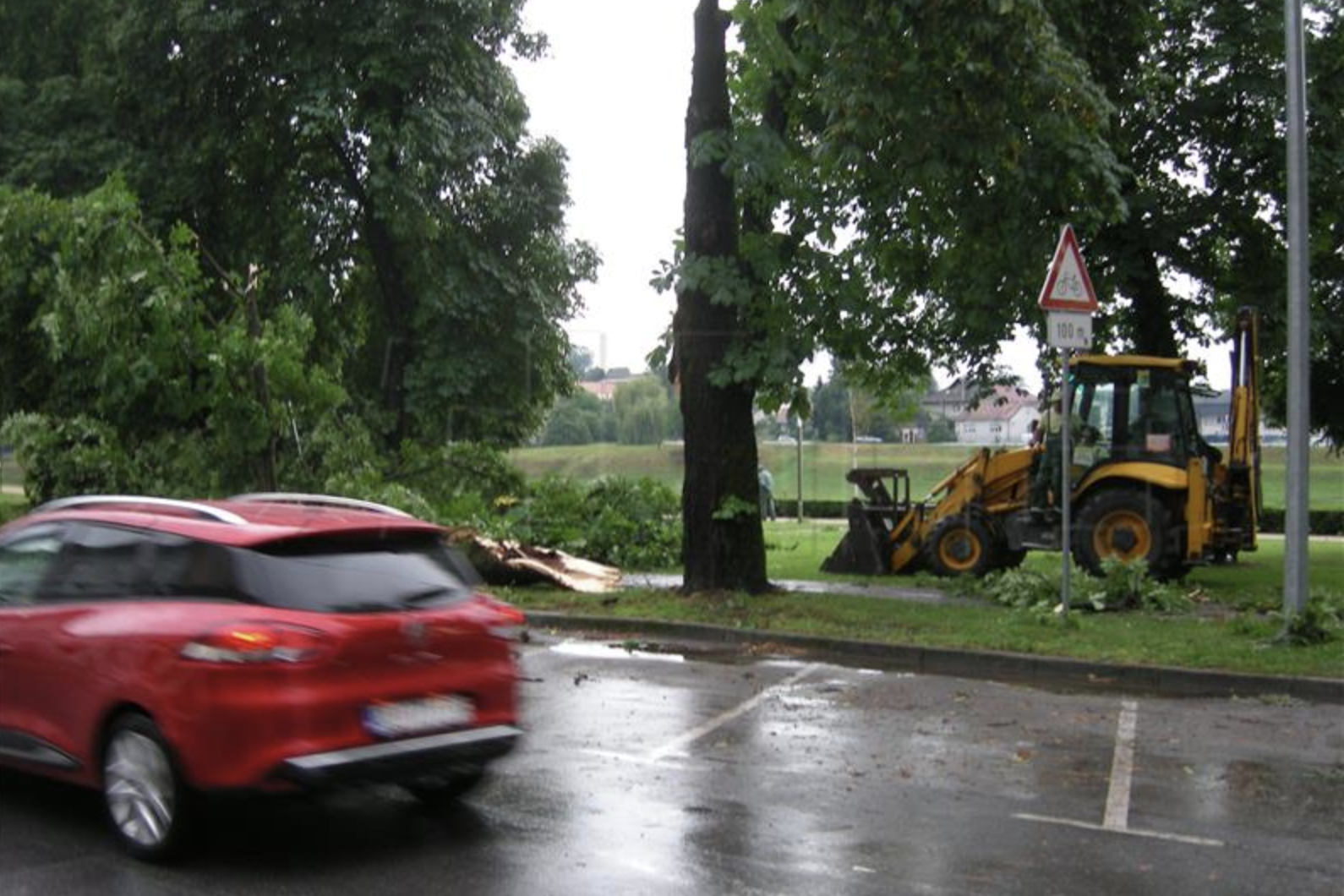 Štete od nevremena u više županija, u Dugoj Resi ženu pogodio grom