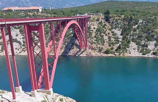 Zbog jake bure za sav promet zatvorena cesta Maslenica-Zaton Obrovački